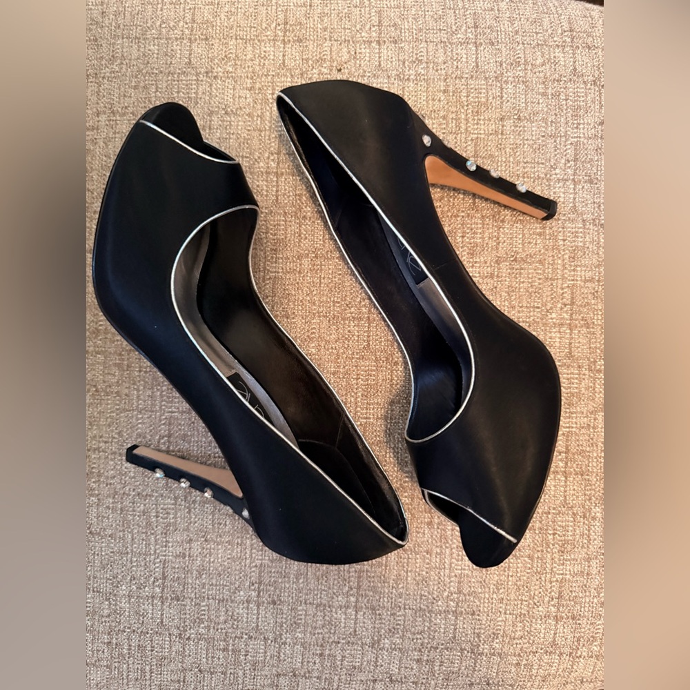 CACHE SWAROVSKI HEELS- NWOT